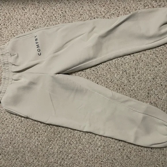 Comfrt Heavy Weight Beige Women's Sweatshirt & Joggers - Picture 4 of 4